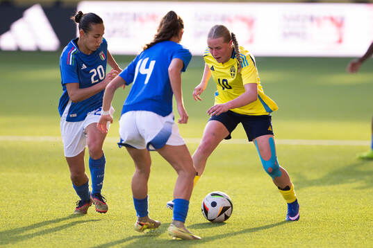 Rachele Giudici of Italy and Nova Selin of Sweden