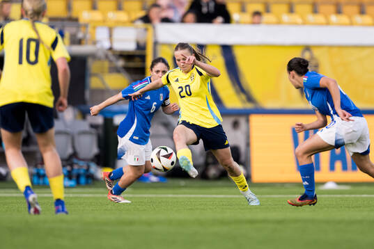 Maya Cherubini of Italy and Fanny Peterson of Sweden
