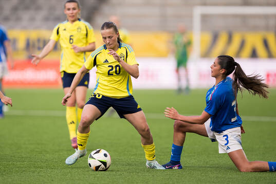 Fanny Peterson of Sweden and Caterina Venturelli of Italy