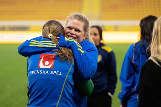 Players of Sweden celebrates