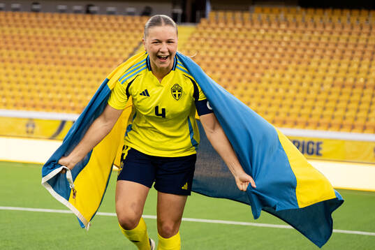Alice Broman of Sweden celebrates