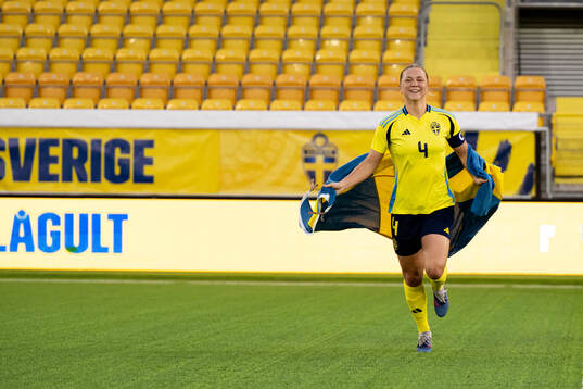 Alice Broman of Sweden celebrates