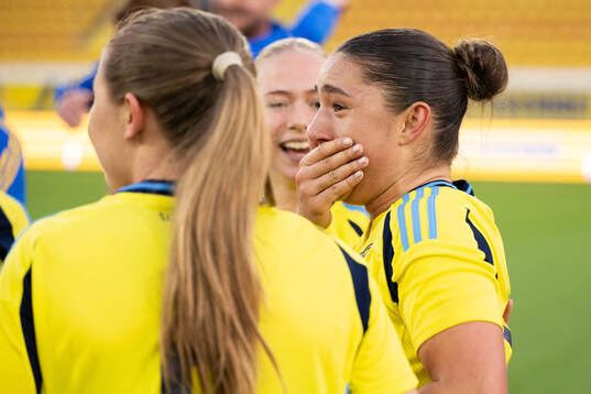 Players of Sweden celebrates