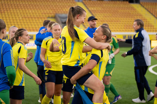 Nova Selin and Alice Broman of Sweden celebrates