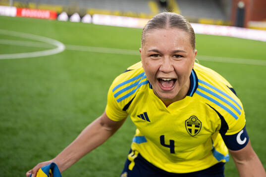Alice Broman of Sweden celebrates