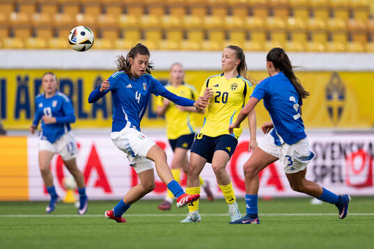 Carolina Bertora of Italy, Fanny Peterson of Sweden and