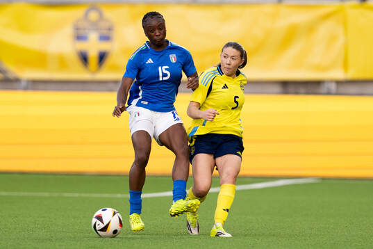 Karen Appiah Amoakoah of Italy and Paula Broddner Klingspor