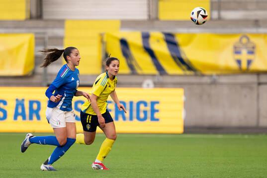 Greta Zanoni of Italy and Filippa Sjöström of Sweden