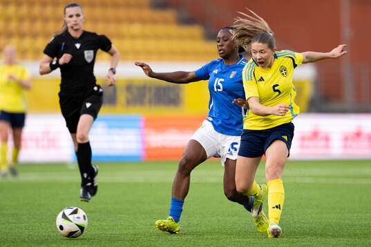 Karen Appiah Amoakoah of Italy and Paula Broddner Klingspor