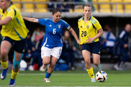 Maya Cherubini of Italy and Fanny Peterson of Sweden