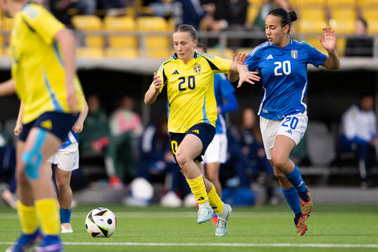 Fanny Peterson of Sweden and Rachele Giudici of Italy