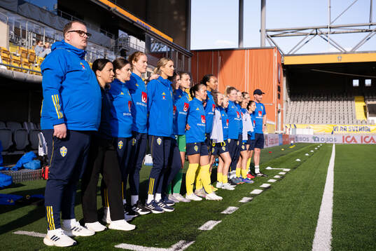 Bench players and staff