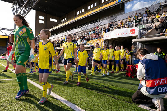 The players walk out onto the pitch