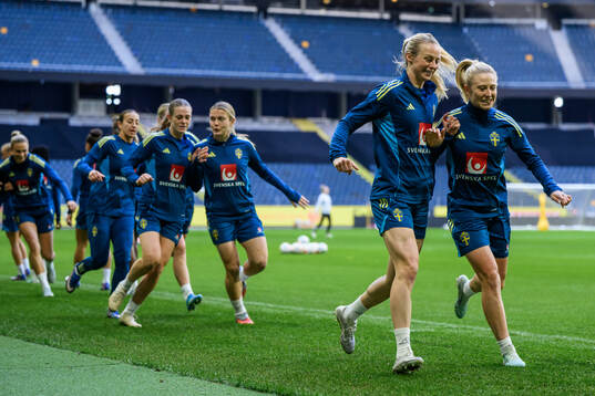 Amanda Ilestedt and Rebecka Blomqvist of the Swedish
