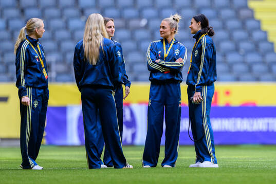 Stina Blackstenius, Nathalie Björn, Fridolina Rolfö and