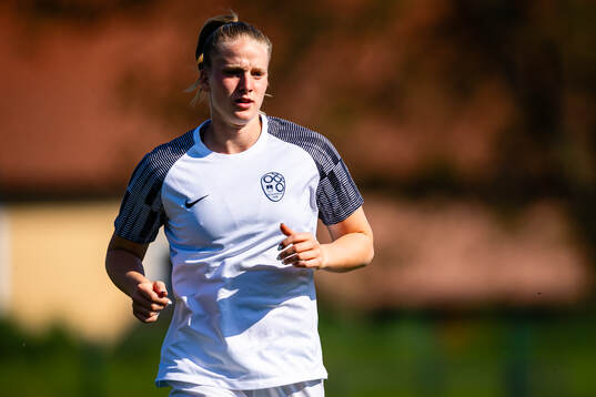 Zara Kramžar of Slovenia warms up