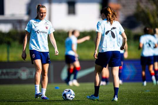 Frida Maanum of Norway warms up