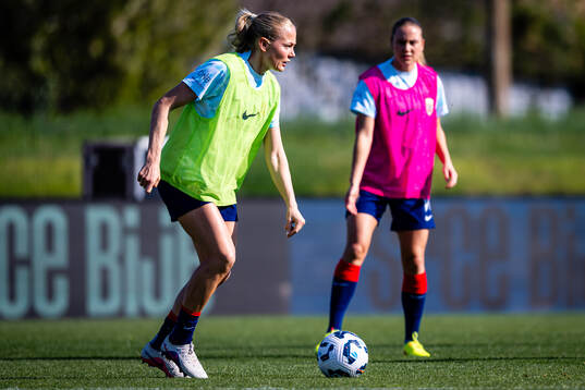 Guro Bergsvand of Norway warms up