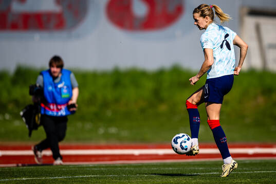 Ada Hegerberg of Norway warms up