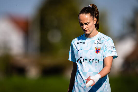 Caroline Graham Hansen of Norway warms up