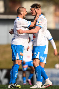 IFK Värnamos spelare jublar