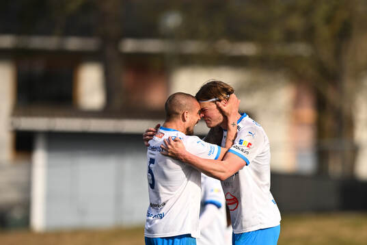IFK Värnamos spelare jublar