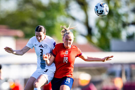 Sara Agrež of Slovenia and Frida Maanum of Norway