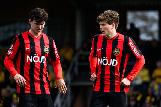 Brommapojkarnas Mads Kristian Hansen och Oliver Berg deppar