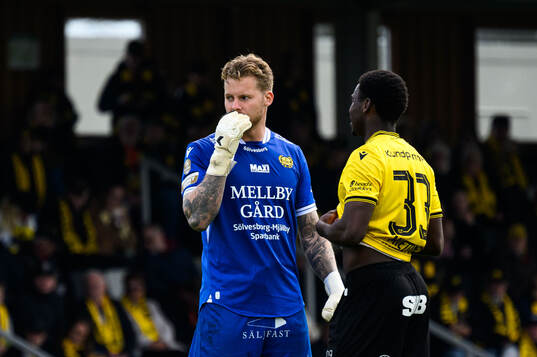 Mjällbys målvakt Robin Wallinder och Tony Miettinen