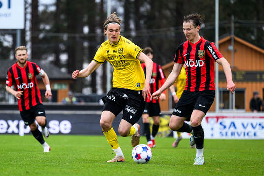 Mjällbys Olle Lindberg och Brommapojkarnas Alex Timossi