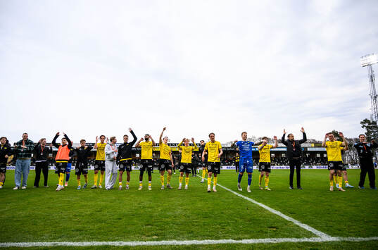 Mjällbys spelare jublar
