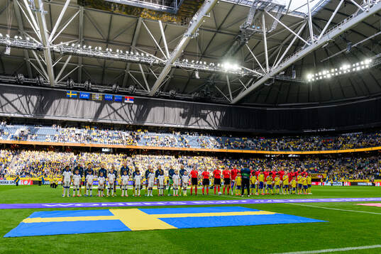 Players of Sweden and of Serbia