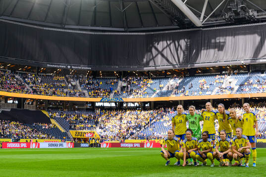 Top left Stina Blackstenius, goalkeeper Jennifer Falk, Elma