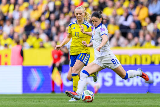 Stina Blackstenius of Sweden and Nevena Damjanovic of Serbia