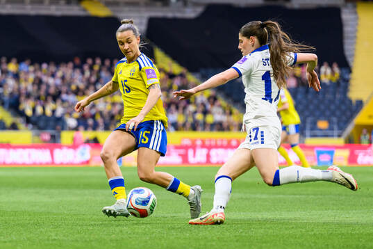 Julia Zigiotti Olme of Sweden and Sara Stokic of Serbia