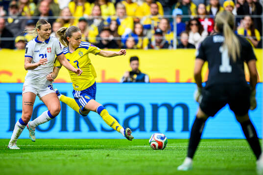 Živana Stupar of Serbia and Matilda Vinberg of Sweden