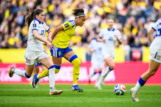 Sara Stokic of Serbia and Felicia Schröder of Sweden
