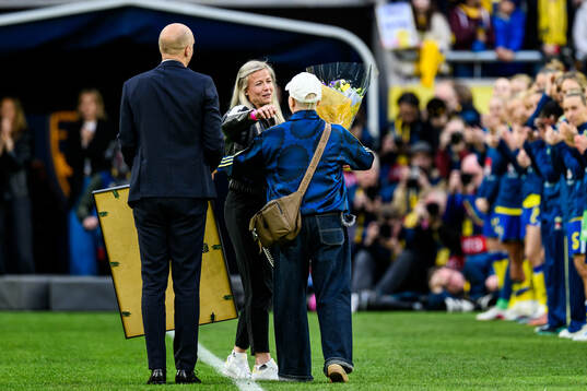 Former player of Sweden Hanna Glas and Marika Domanski
