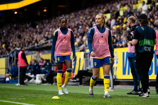 Evelyn Ijeh and Amanda Nildén of Sweden