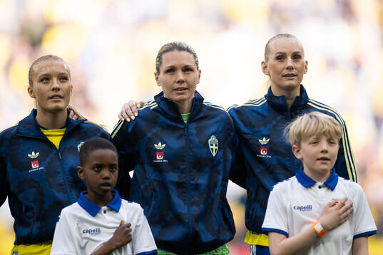 Smilla Holmberg, goalkeeper Jennifer Falk and Stina