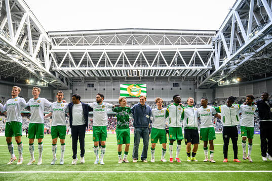 Hammarbys spelare jublar