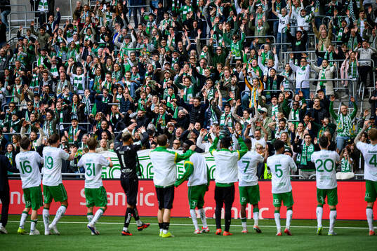 Hammarbys spelare jublar