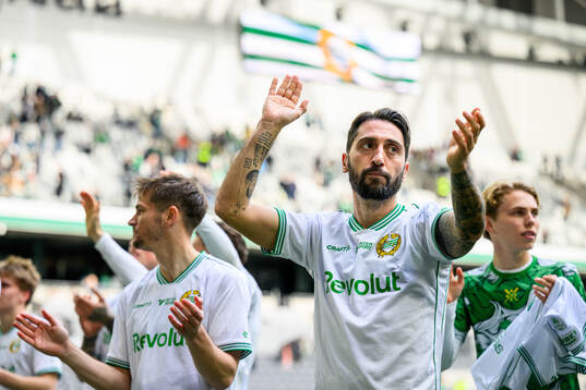 Hammarbys Nahir Besara jublar