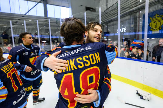 Djurgårdens Dag Henriksson och Isak Jakobsson jublar