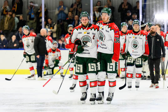 Frölundas Måns Toresson och Oskar Wahlberg deppar