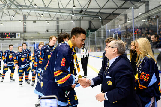 Djurgårdens Sidnie Luther vid prisutdelningen