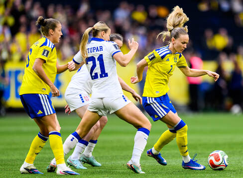 Živana Stupar of Serbia and Matilda Vinberg of Sweden