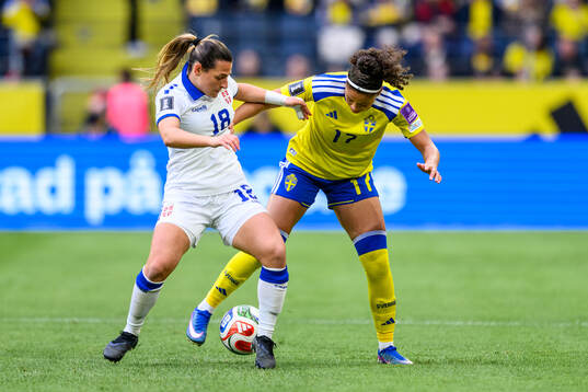 Emma Petrovic of Serbia and Felicia Schröder of Sweden