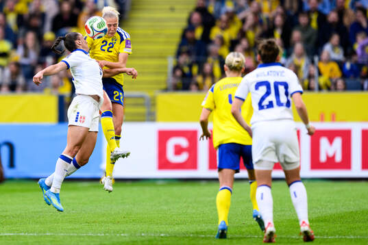 Nina Matejic of Serbia and Elma Junttila Nelhage of Sweden