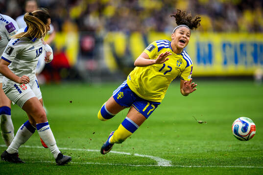 Emma Petrovic of Serbia and Felicia Schröder of Sweden
